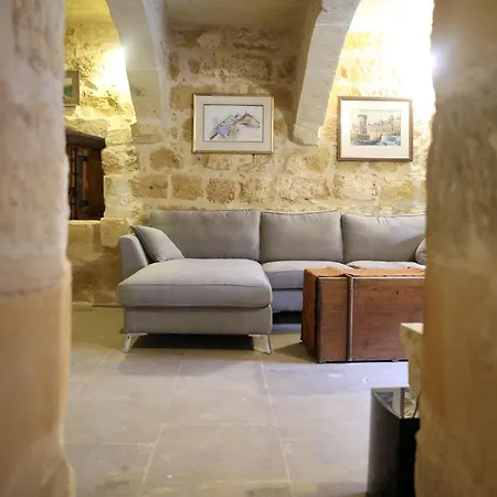 Rustic Xaghra Farmhouse With Pool, Garden & Bbq