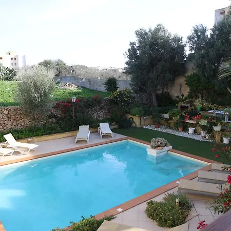 Rustic Xaghra Farmhouse With Pool, Garden & Bbq