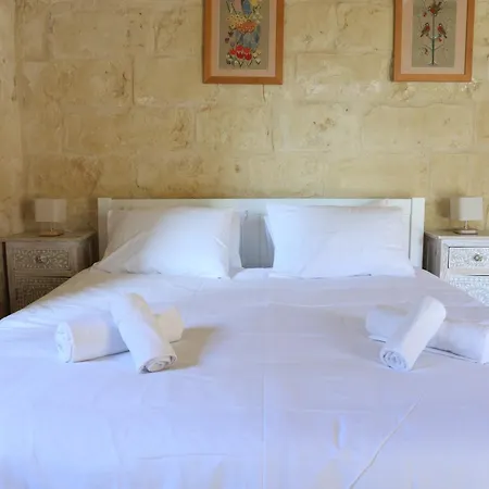 Σπίτι διακοπών Rustic Xaghra Farmhouse With Pool, Garden & Bbq