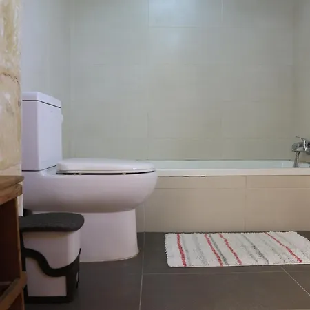 Σπίτι διακοπών Rustic Xaghra Farmhouse With Pool, Garden & Bbq *