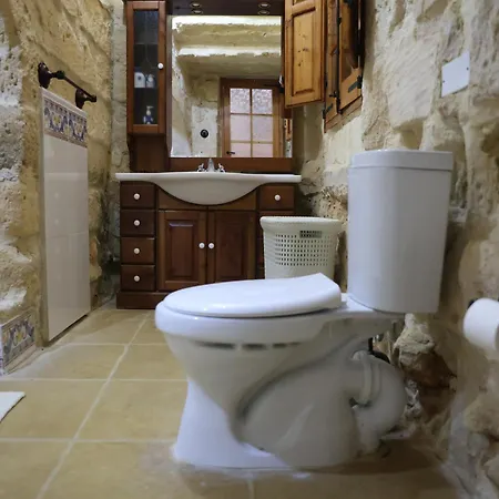 Σπίτι διακοπών Rustic Xaghra Farmhouse With Pool, Garden & Bbq *