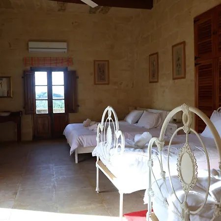 Σπίτι διακοπών Rustic Xaghra Farmhouse With Pool, Garden & Bbq *