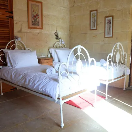 Rustic Xaghra Farmhouse With Pool, Garden & Bbq *