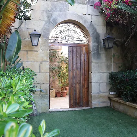 Rustic Xaghra Farmhouse With Pool, Garden & Bbq