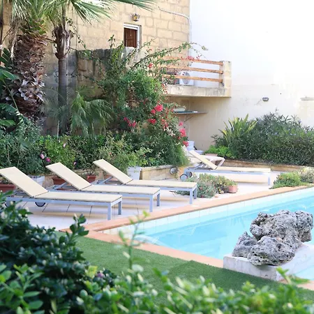 Σπίτι διακοπών Rustic Xaghra Farmhouse With Pool, Garden & Bbq