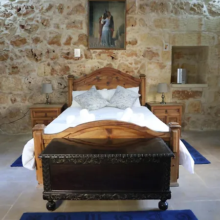 Rustic Xaghra Farmhouse With Pool, Garden & Bbq *