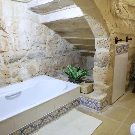 Rustic Xaghra Farmhouse With Pool, Garden & Bbq Σπίτι διακοπών