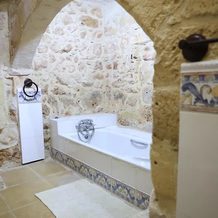 Σπίτι διακοπών Rustic Xaghra Farmhouse With Pool, Garden & Bbq *