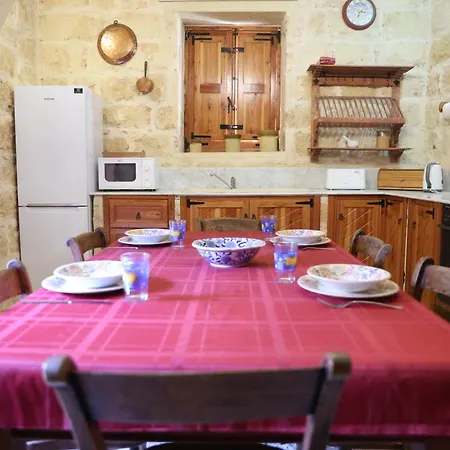 Rustic Xaghra Farmhouse With Pool, Garden & Bbq *